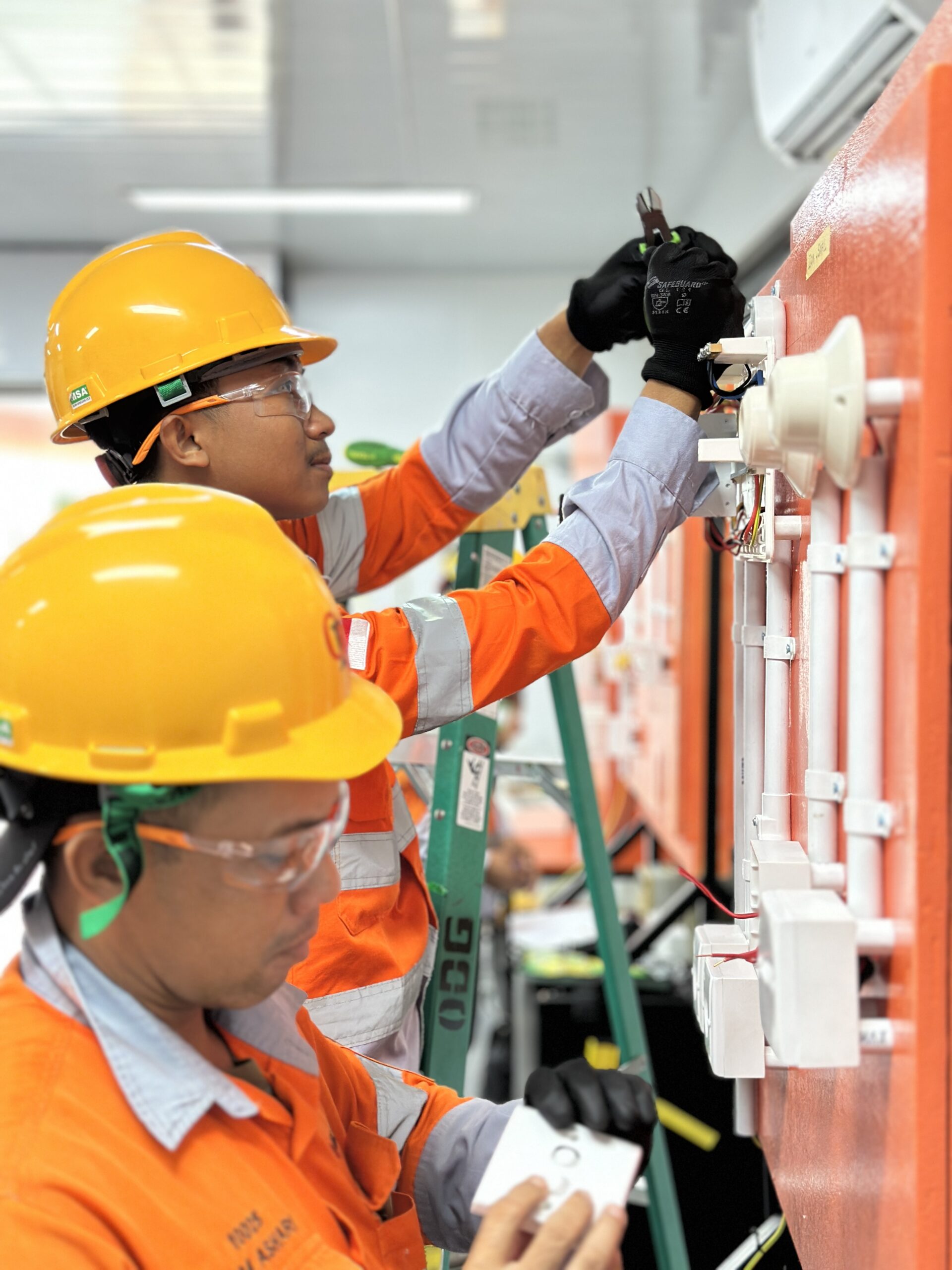 TSDC class learning electrical installation training simulation in wooden board